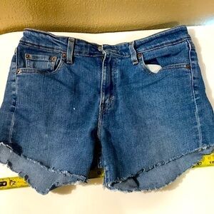 Levi’s blue shorts 519 low stretch